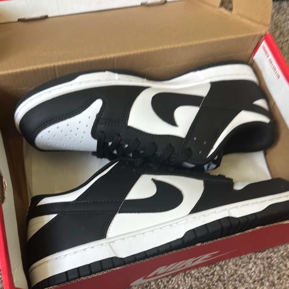 Nike Men's Black and White Sneakers